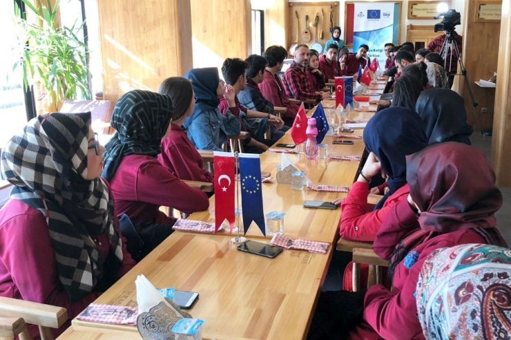 Ab Bilgi Merkezi’nden, “Edebiyat” Konulu Söyleşi