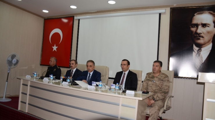 Hakkari’de Muhtarlar Toplantısı