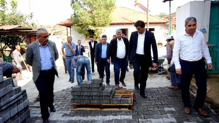 Kızılçukur Mahallesi Toz Ve Çamurdan Kurtuluyor