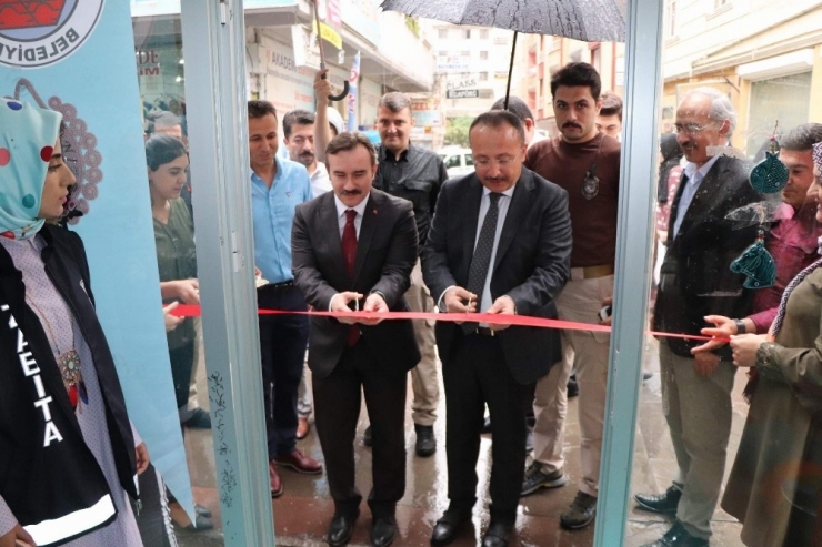 Kayyum Destekledi Kadınlar Sergiledi