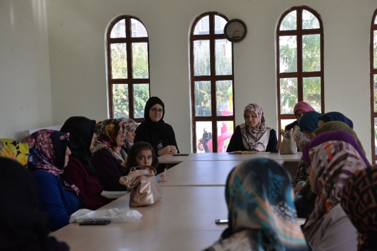 “Sultanımız Efendimizi Anlamak” Programı Mahalle Konaklarında Devam Ediyor