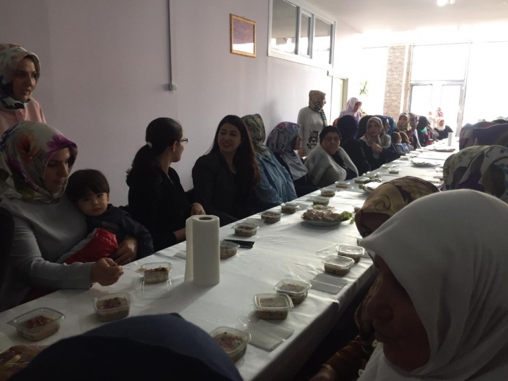 Özalplı Kadınlardan Aşure Etkinliği