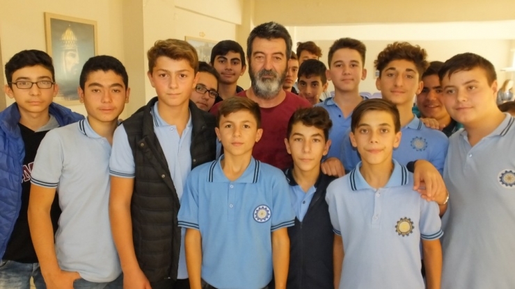 Oyuncu İğdigül Hayvan Haklarını Anlatabilmek İçin 100 Bin Kilometre Yol Kat Eti