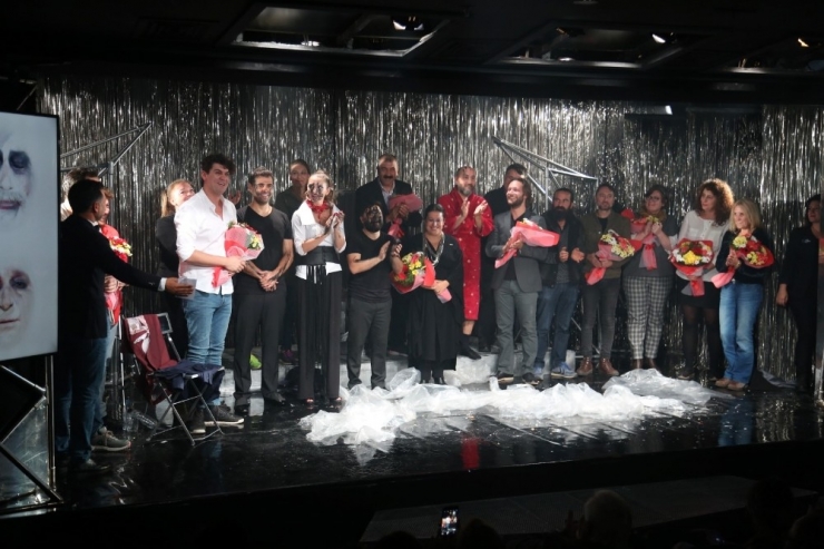 “Oyalananlar” Alkış Topladı