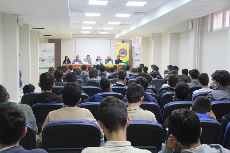 Şair Orhanoğlu: "Şiir Dünyanın Sesidir"