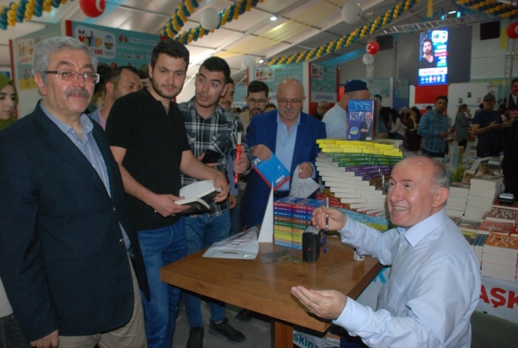 Prof. Dr. Şimşirgil: "15 Temmuz’un Benzeri Sultan Abdulhamit Han Döneminde Yaşandı"