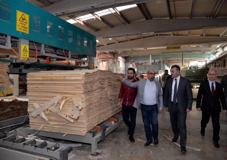 Vali Büyükakın Fabrika Ziyaretlerini Sürdürüyor