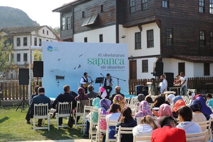 Taraklı’da Şiir Sunumu Gerçekleşti