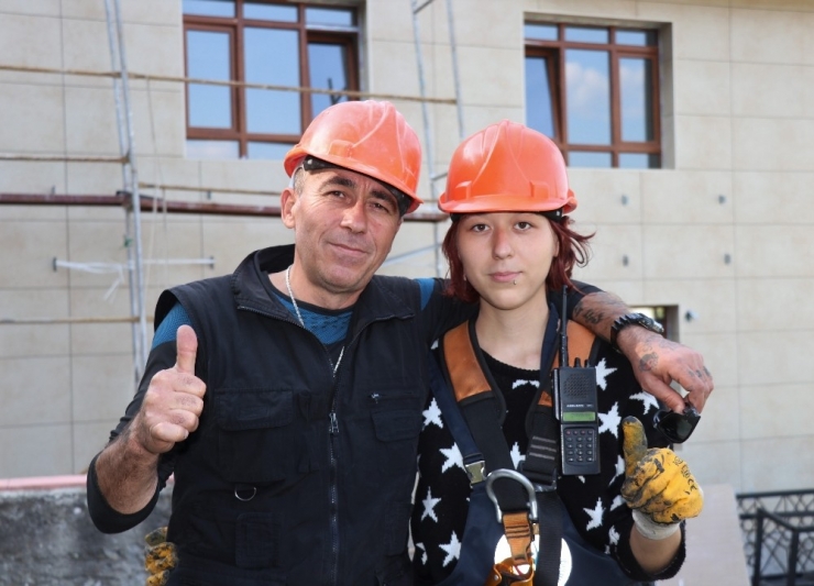 İnşaatta Çalışan Aybüke, Mesleğin Cinsiyeti Olmaz Dedirtti