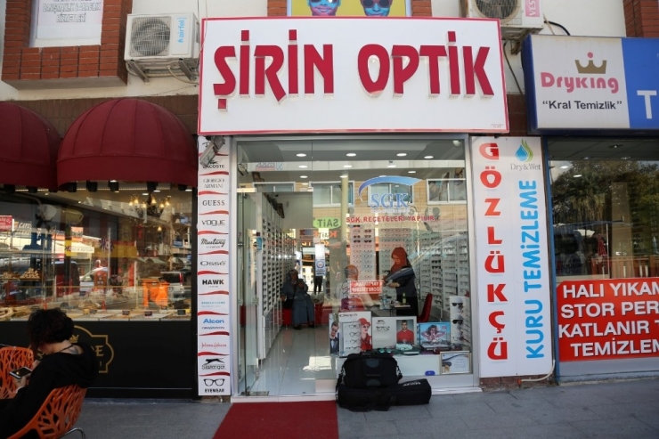 Komek Sertifikasıyla Optik Dükkanı Açtı