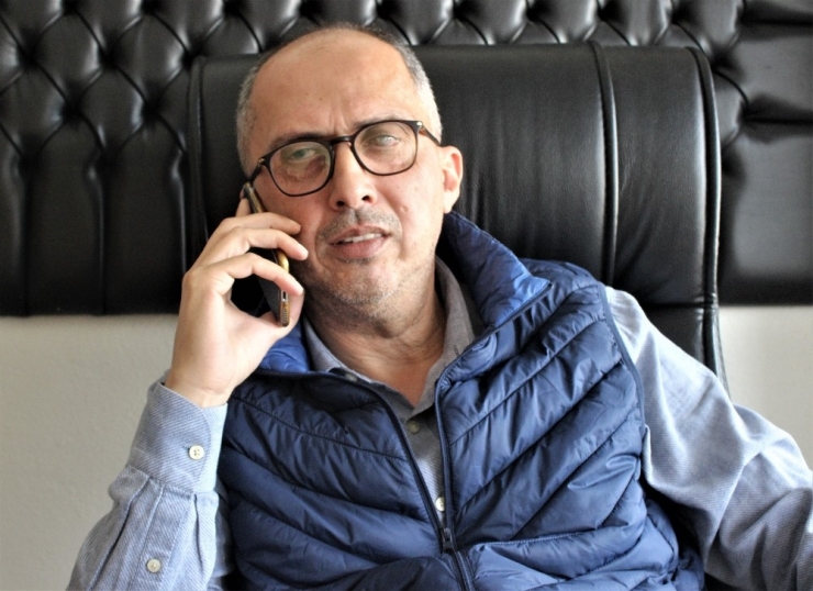 Gözleri Görmeden Hem Okudu Hem Yazdı