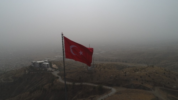 Elazığ’da Toz Bulutu Etkili Oluyor