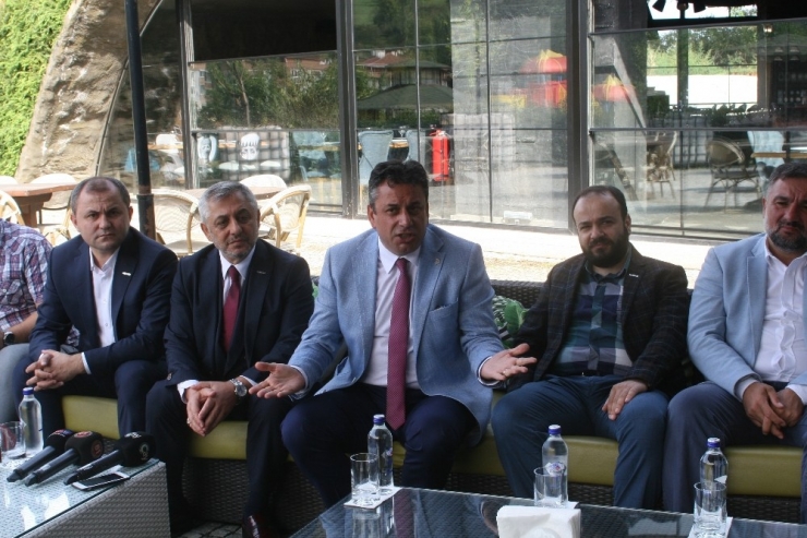 Hekimoğlu: "Ekonomide Ağır Bir Kriz Yok; Sadece Bir Durgunluk Var"