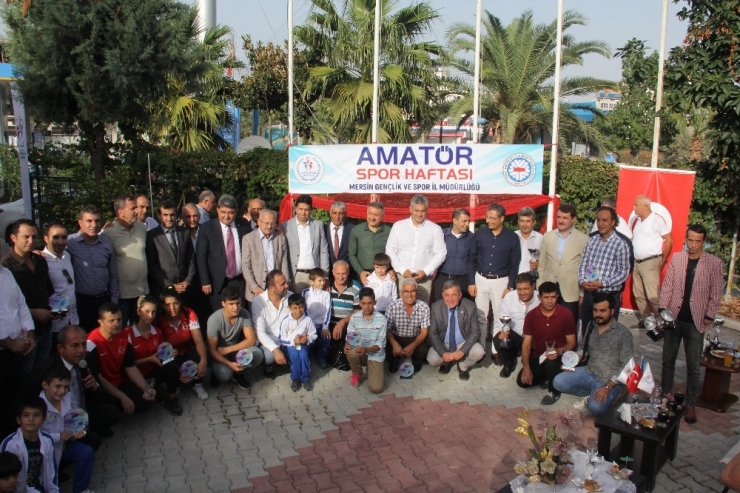 Mersin’de Yılın Enleri Ödüllerini Aldı