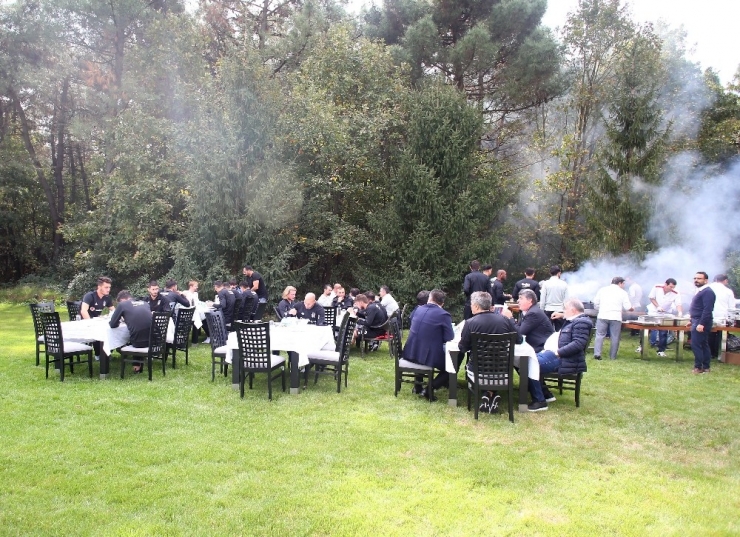 Bjk Nevzat Demir Tesisleri’nde Barbekü Partisi