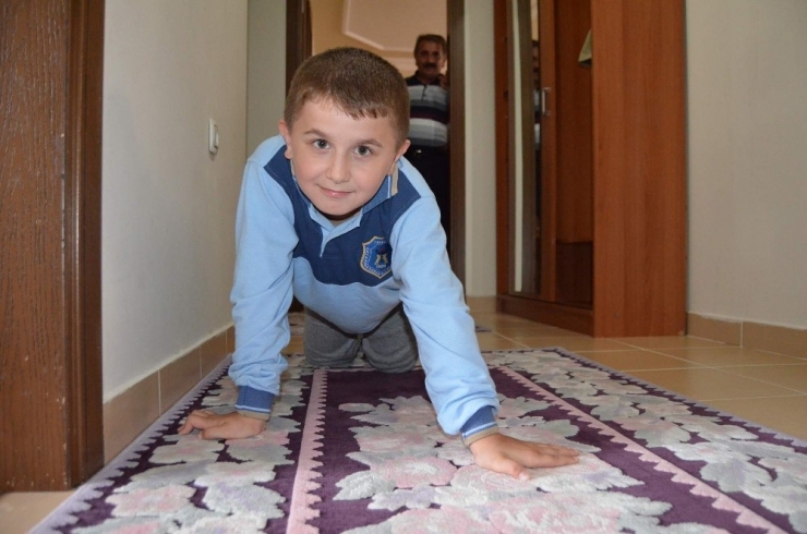 Miraç’ın Yeniden Yürüyebilmesi İçin Kök Hücre Tedavisi Gerekiyor