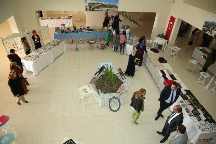 ‘Hünerli Eller’in Eserleri Sergilendi