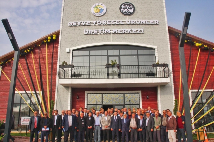 Geyve’de Muhtarlar Günü Yöresel Ürünler Merkezinde Kutlandı