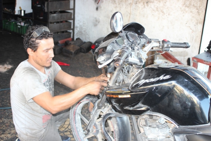 Engelli Suriyeli Ahmet’in Çalışma Azmi Takdir Topluyor