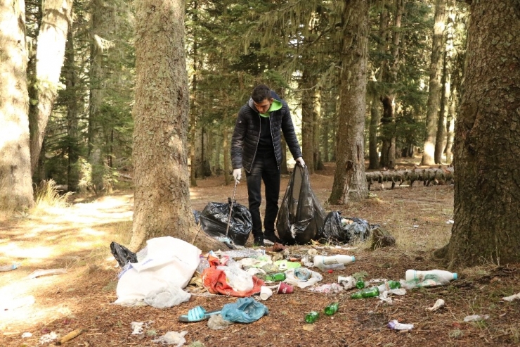 Dağcılar Uludağ’da Çöp Topladı