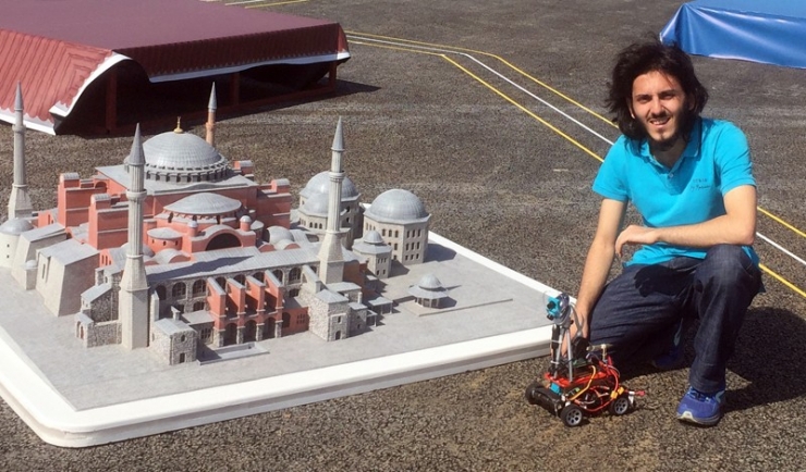 El-ceziri Adını Verdiği Otonom Araç İle Türkiye Birincisi Oldu