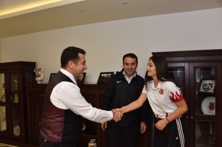 Başarılı Sporculardan Başkan Bakıcı’ya Ziyaret
