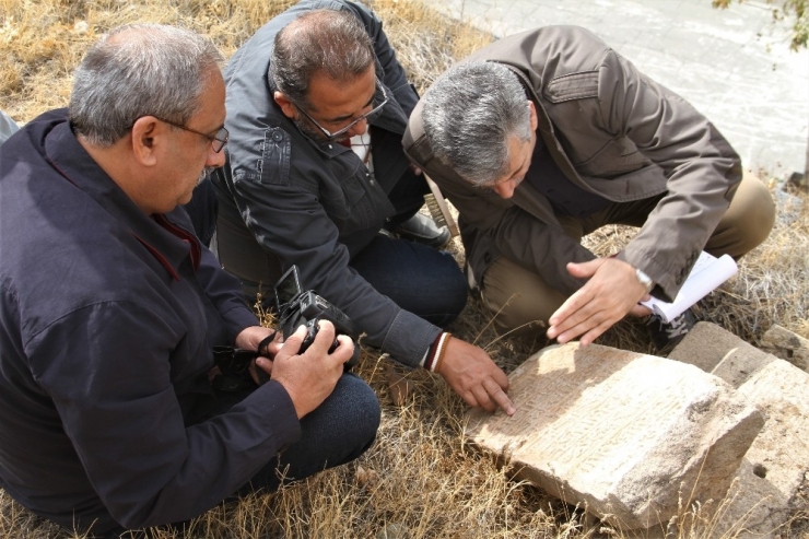 Mezar Taşları, Harput’un Bin Yıllık İslam Yurdu Olduğunu İspatlıyor