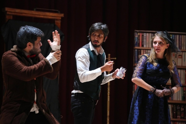 Tesla Ve Edison Arasındaki Savaşı Anlatan ‘Giyotin’ Kbü’de Sahnelendi