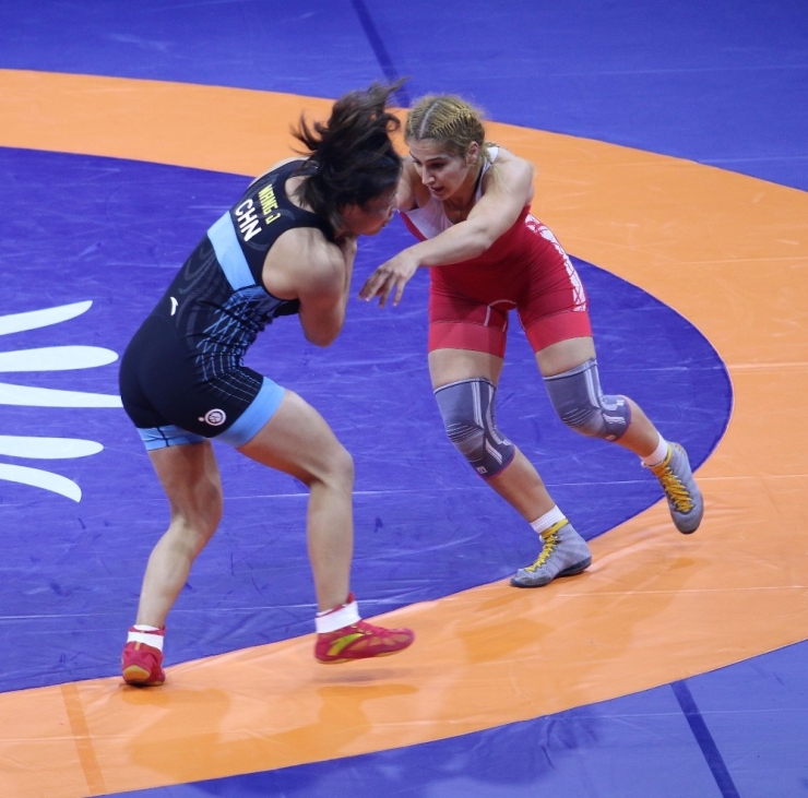 Dünya Güreş Şampiyonası’nda Buse Tosun Dünya Üçüncüsü Oldu