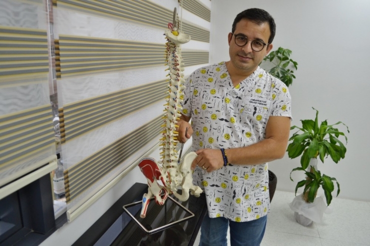 Uzman Fizyoterapist Söylemez: "Kuaförde Boyun Fıtığı Oluyoruz"
