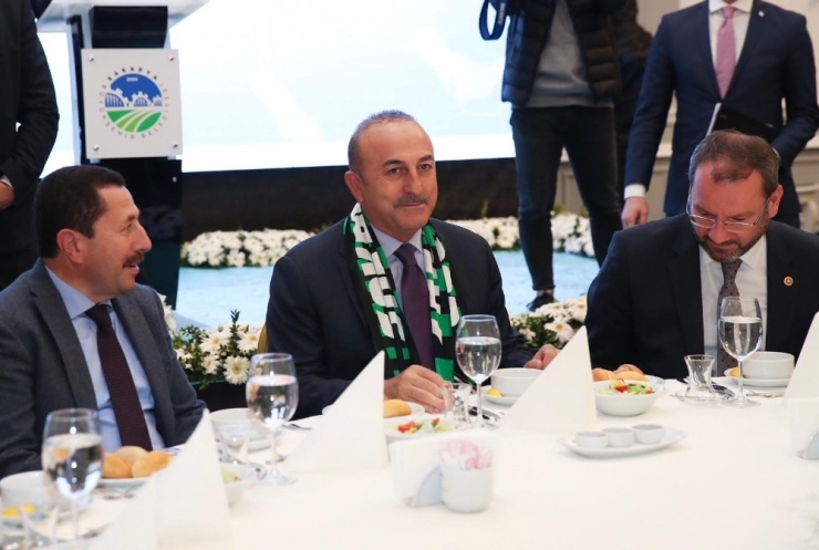 Bakan Çavuşoğlu ‘Yeni Dönemde Türkiye’nin Dış Politika Vizyonu’ Konferansına Katıldı