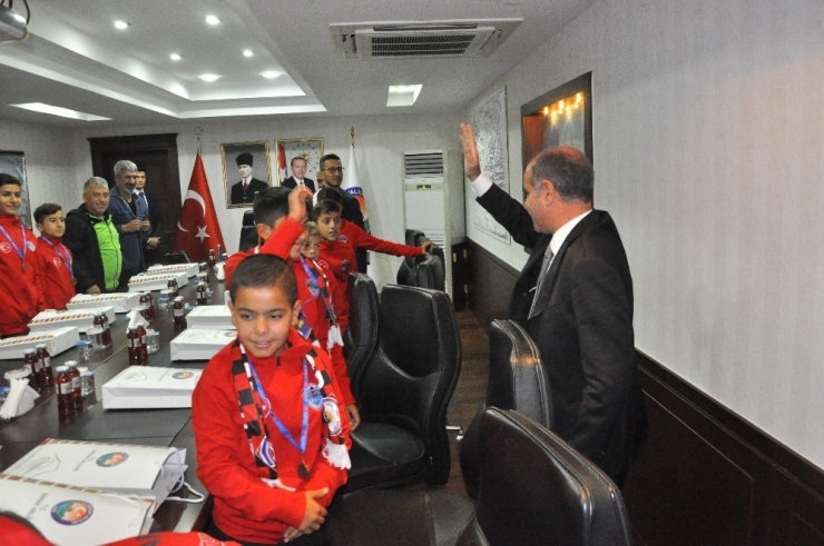 Avrupa Şampiyonlarından Vali Aktaş’a Ziyaret