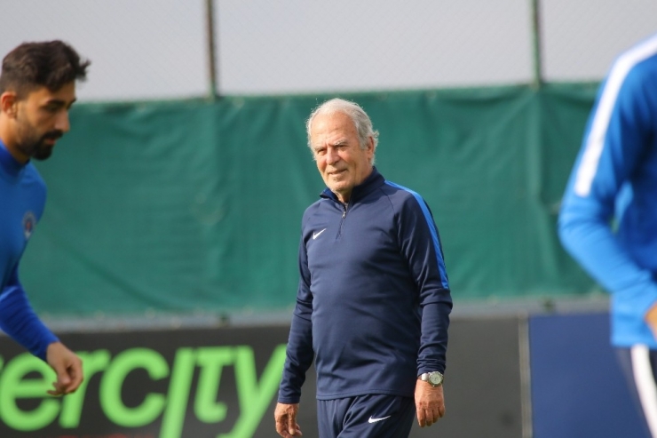 Mustafa Denizli: "Futbolcularımın İsteğinden Son Derece Memnunum"