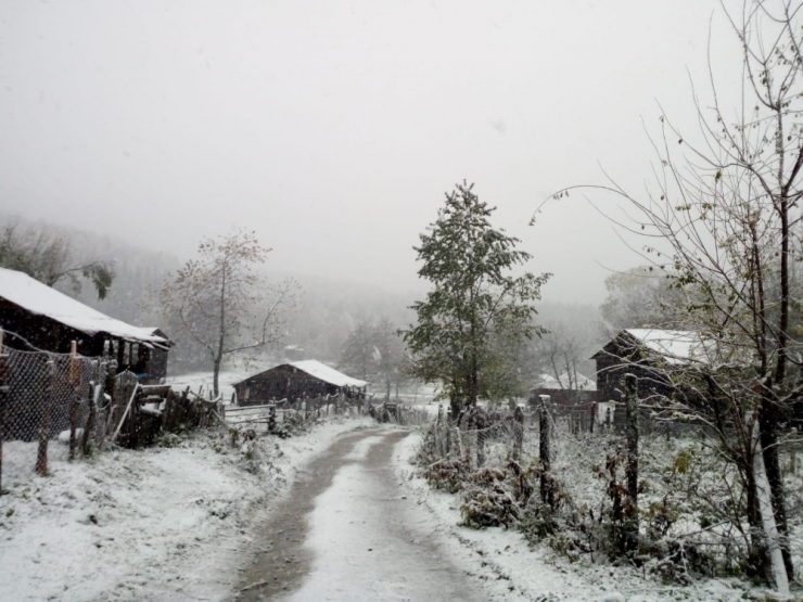 Gümeli’ye İlk Kar Düştü