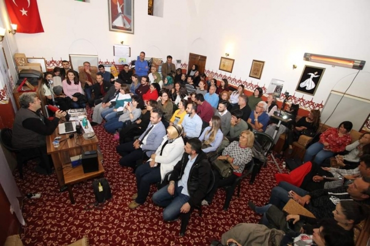 Prof. Dr. Koştumoğlu, Manisa’da Fotoğraf Sunumu Yaptı