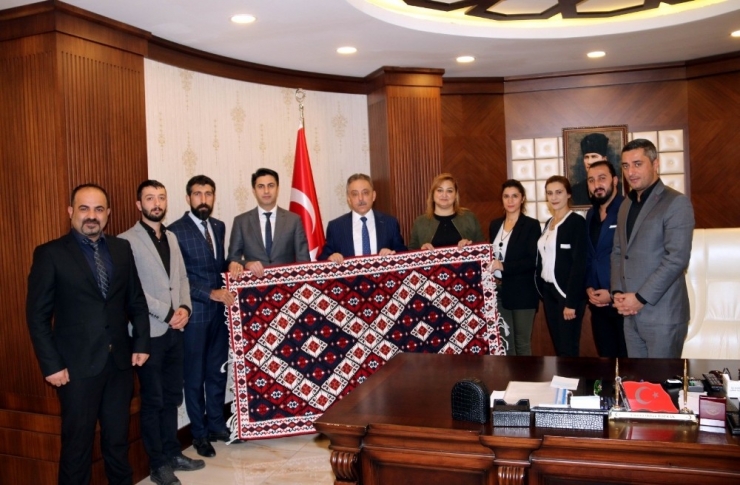 Reng-i Hakari’den Vali Toprak’a Ziyaret