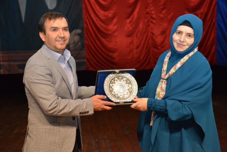 Uşak’ta ’Hurafelerden Arınmış İslam İnancı’ Konuşuldu