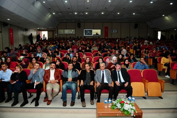 Yyü’de "Okul Öncesinden Liseye Güney Kore Eğitim Sistemi Ve Öğretmen Yetiştirme Modeli” Paneli