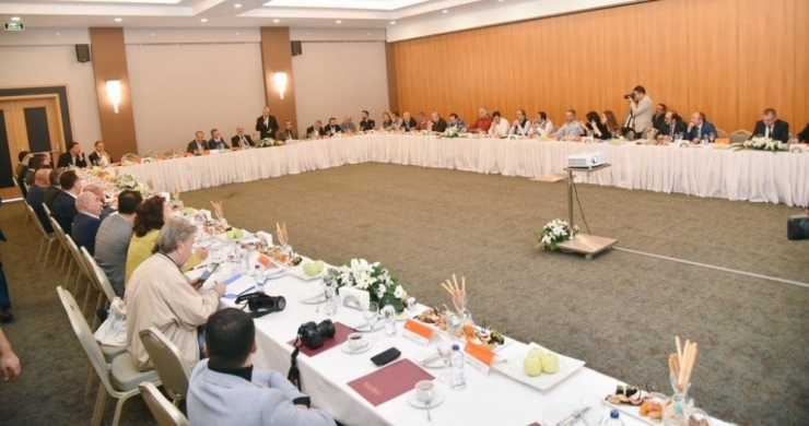 Aydın Valisi Köşger, Ekonomi Gazetecileriyle Kuşadası’nda Buluştu