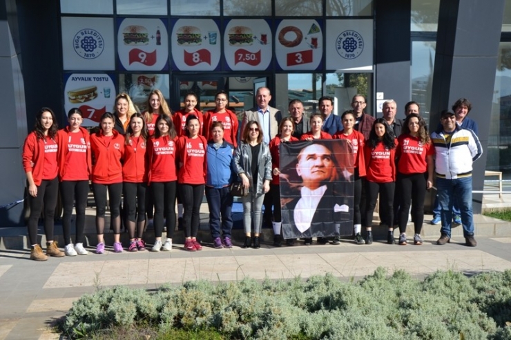 Başkan Işık’tan, Çiçeklidedespor Voleybol Takımına Kahvaltı