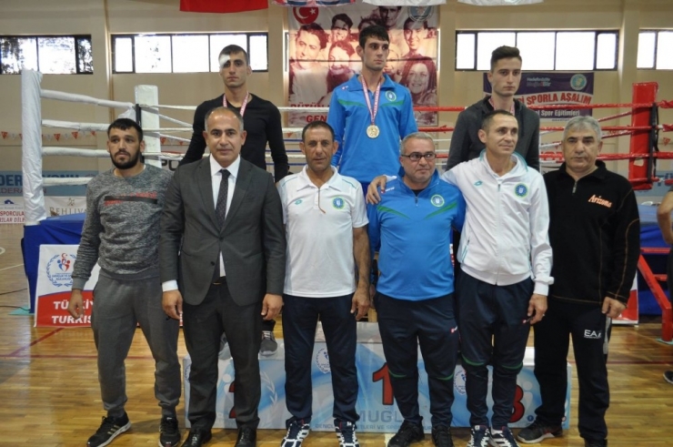 Boksörler Datça’da Buluştu