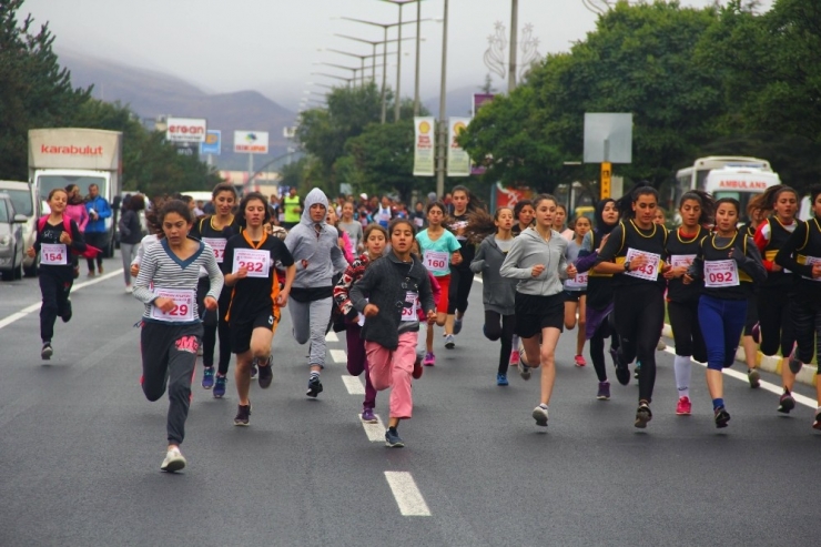 Erzincan’da Cumhuriyet Koşusu Yapıldı