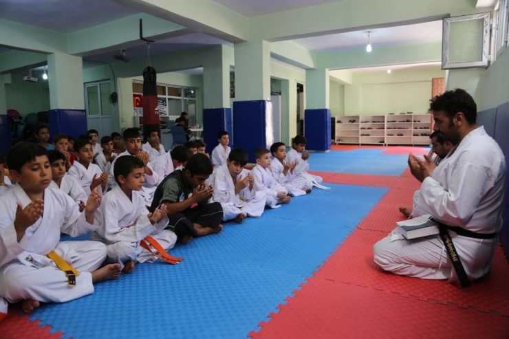 Şanlıurfa’da Gençlere Sportif Faaliyetler Devam Ediyor