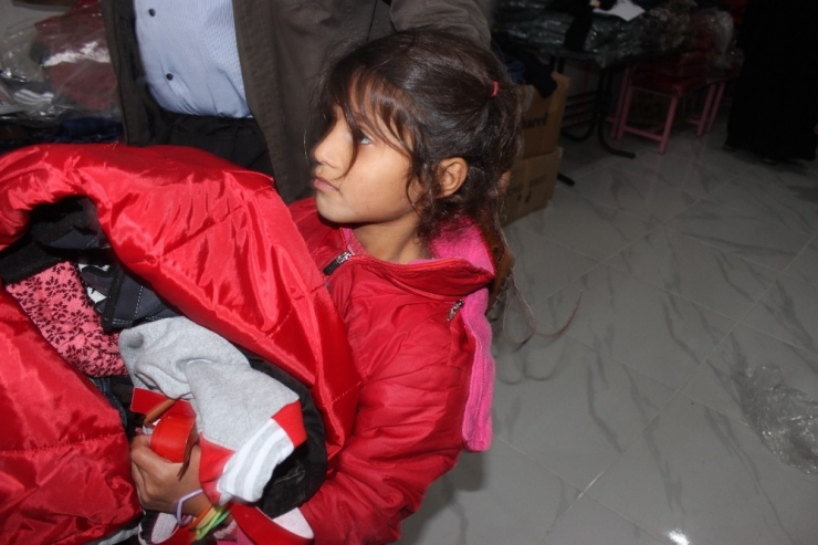 Siverek’te 400 Yetim Ve Öksüz Çocuğa Giyim Yardımı Yapıldı