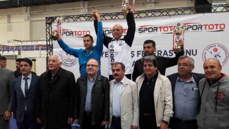 Yıldız Erkekler Güreş Müsabakaları Afyonkarahisar’da Yapıldı