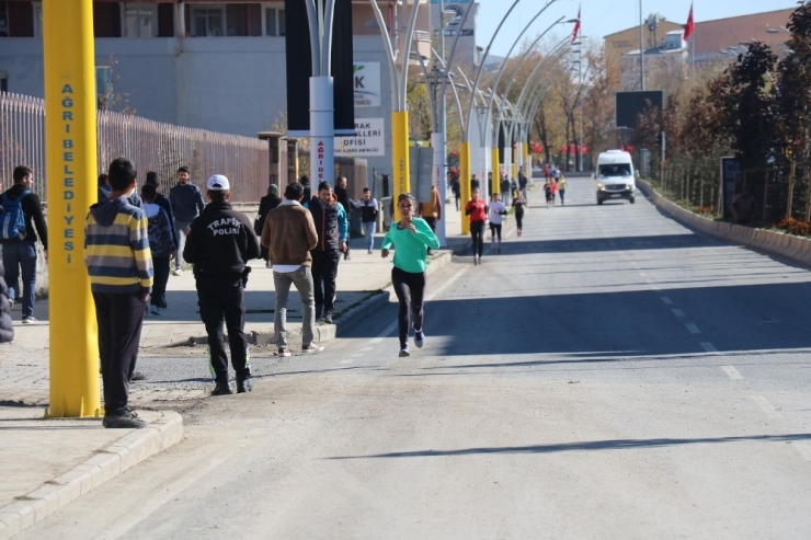 Ağrı’da 29 Ekim Cumhuriyet Koşusu Yapıldı