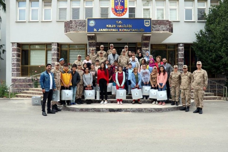 Çocuklardan Jandarmaya Ziyaret