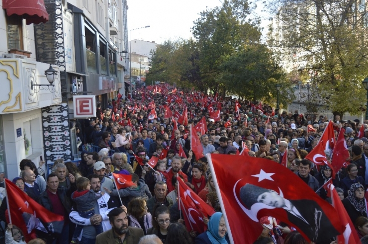 Eskişehirlilerden Kendilerine Yakışan Cumhuriyet Yürüyüşü