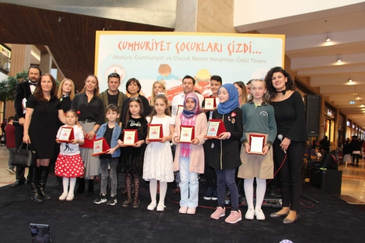 Forum Trabzon’da 29 Ekim Etkinliği Kapsamında Resim Yarışması