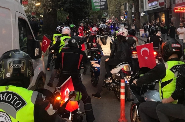 Motosiklet Tutkunları, Motosikletlerini Cumhuriyet İçin Sürdü